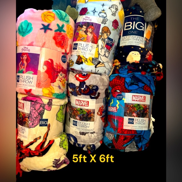 Other - 5x6 ft Plush Blanket NWT